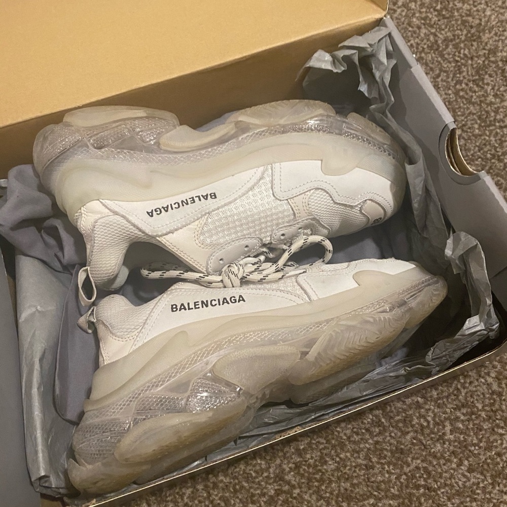 Balenciaga triple s clear sole